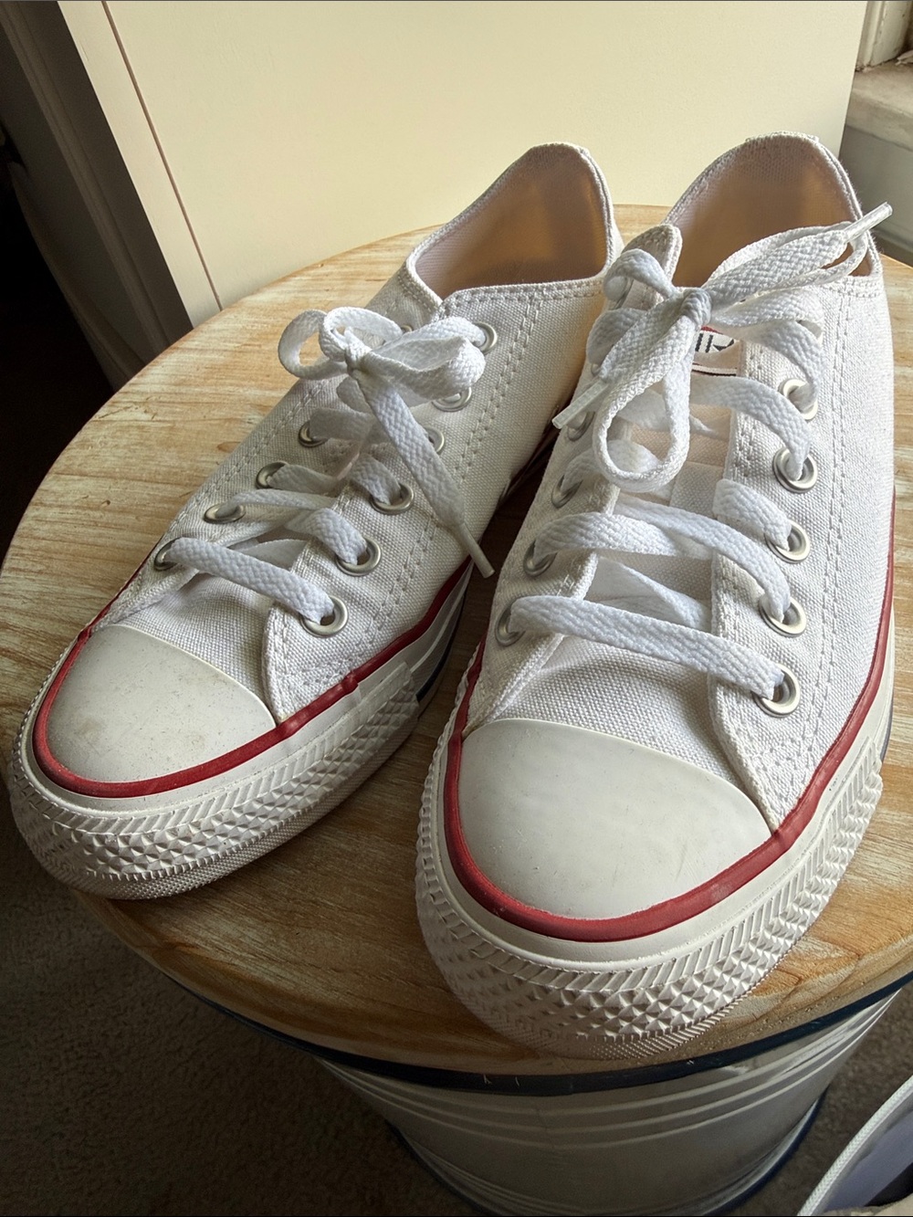 White Low-Top Canvas Sneakers with Red Trim - Classic Women's Lace-Up